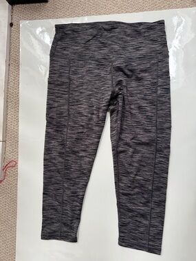High waisted yoga pants from iuga in space dye grey knit. Size L.